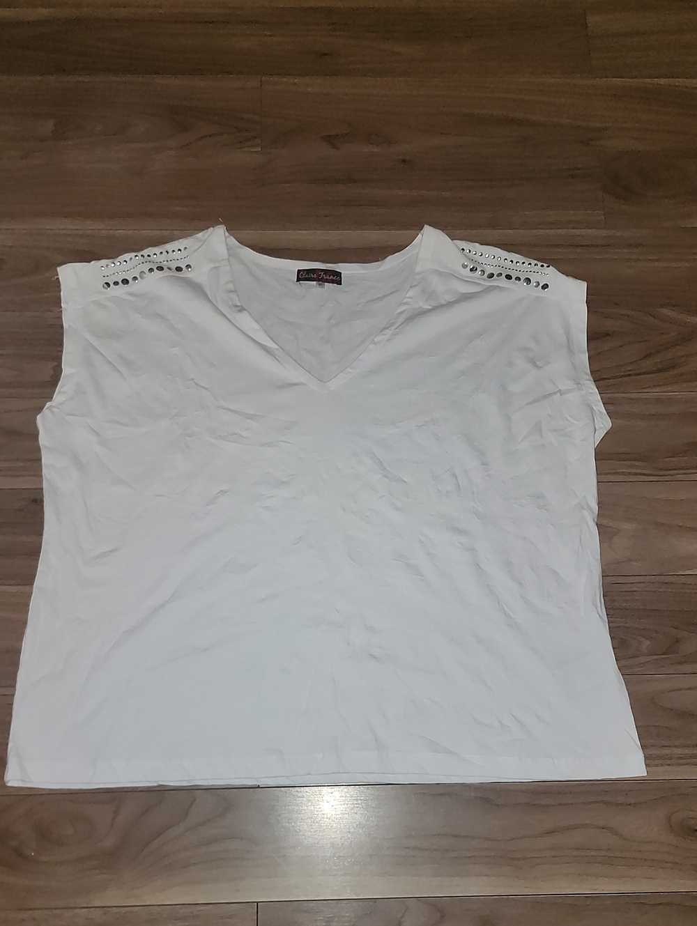 3/$18🔥 Classic Casual White Stud-Detail V-Neck Top Size 3X